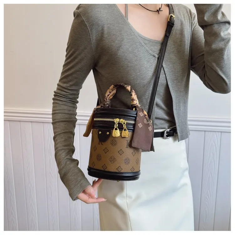 Trendy Design Simple Unique Leisure Diaper Bags For Ladies Luxury Brand Elegant Crossbody Leather Commuter Bag
