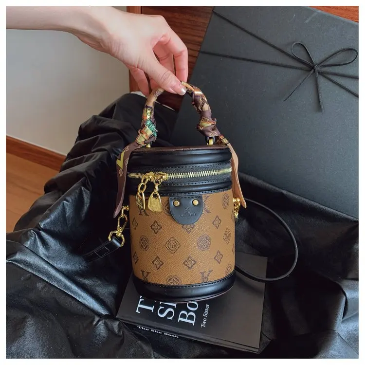 Trendy Design Simple Unique Leisure Diaper Bags For Ladies Luxury Brand Elegant Crossbody Leather Commuter Bag