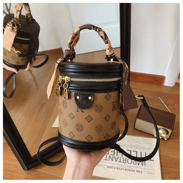 Trendy Design Simple Unique Leisure Diaper Bags For Ladies Luxury Brand Elegant Crossbody Leather Commuter Bag