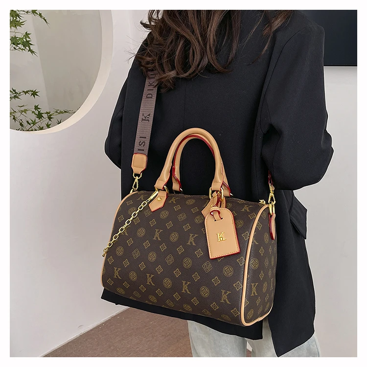 Trendy Design Letter Logo Minimalist Diaper Bags Ladies Luxury Brand Leather Commuter Bag Elegant Crossbody