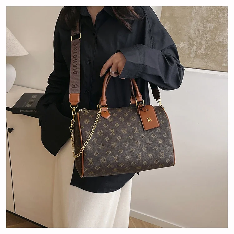 Trendy Design Letter Logo Minimalist Diaper Bags Ladies Luxury Brand Leather Commuter Bag Elegant Crossbody