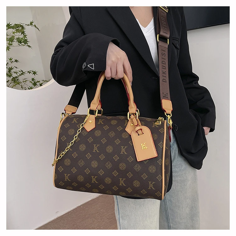 Trendy Design Letter Logo Minimalist Diaper Bags Ladies Luxury Brand Leather Commuter Bag Elegant Crossbody