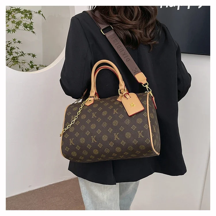 Trendy Design Letter Logo Minimalist Diaper Bags Ladies Luxury Brand Leather Commuter Bag Elegant Crossbody
