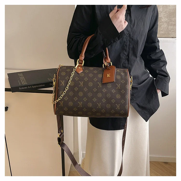 Trendy Design Letter Logo Minimalist Diaper Bags Ladies Luxury Brand Leather Commuter Bag Elegant Crossbody