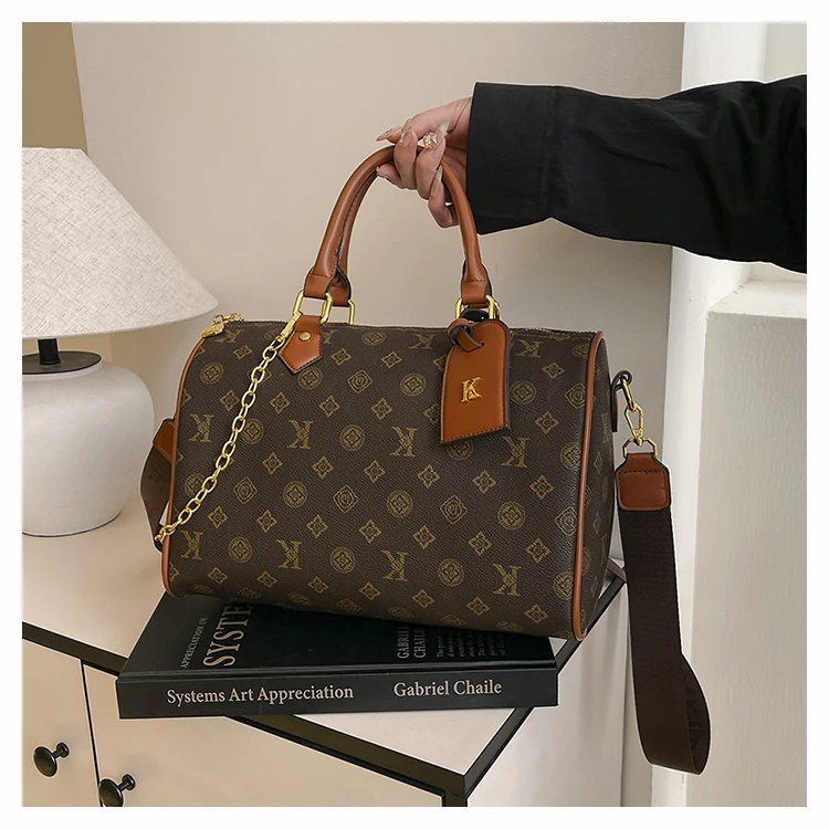 Trendy Design Letter Logo Minimalist Diaper Bags Ladies Luxury Brand Leather Commuter Bag Elegant Crossbody