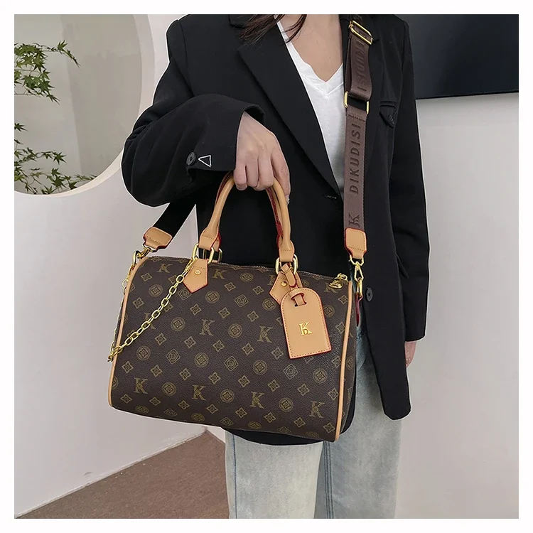 Trendy Design Letter Logo Minimalist Diaper Bags Ladies Luxury Brand Leather Commuter Bag Elegant Crossbody
