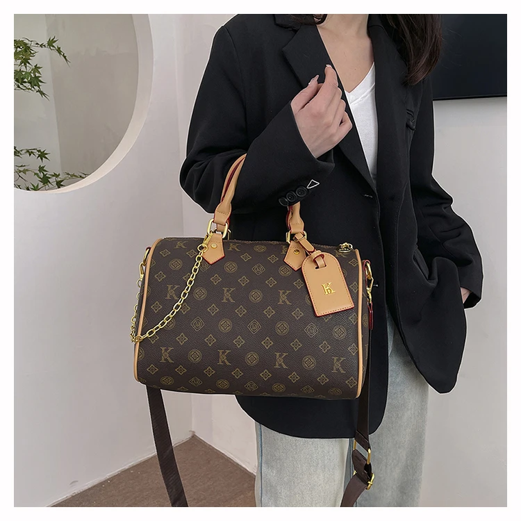 Trendy Design Letter Logo Minimalist Diaper Bags Ladies Luxury Brand Leather Commuter Bag Elegant Crossbody