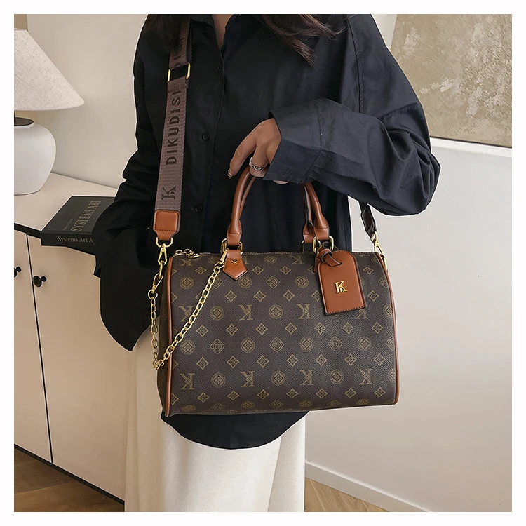 Trendy Design Letter Logo Minimalist Diaper Bags Ladies Luxury Brand Leather Commuter Bag Elegant Crossbody