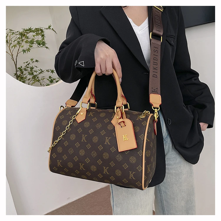 Trendy Design Letter Logo Minimalist Diaper Bags Ladies Luxury Brand Leather Commuter Bag Elegant Crossbody