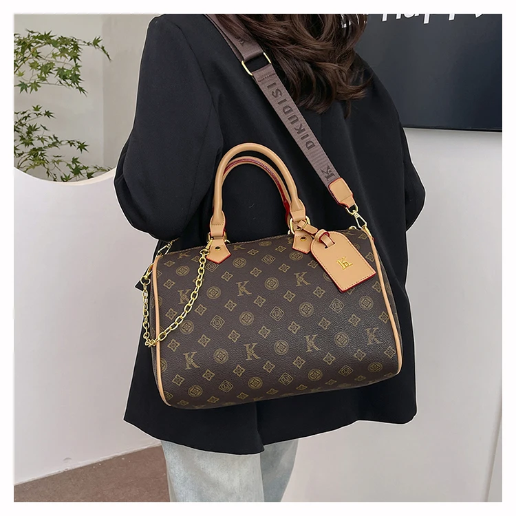 Trendy Design Letter Logo Minimalist Diaper Bags Ladies Luxury Brand Leather Commuter Bag Elegant Crossbody