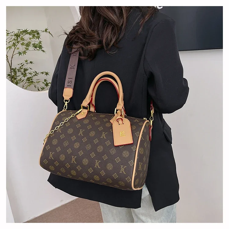 Trendy Design Letter Logo Minimalist Diaper Bags Ladies Luxury Brand Leather Commuter Bag Elegant Crossbody