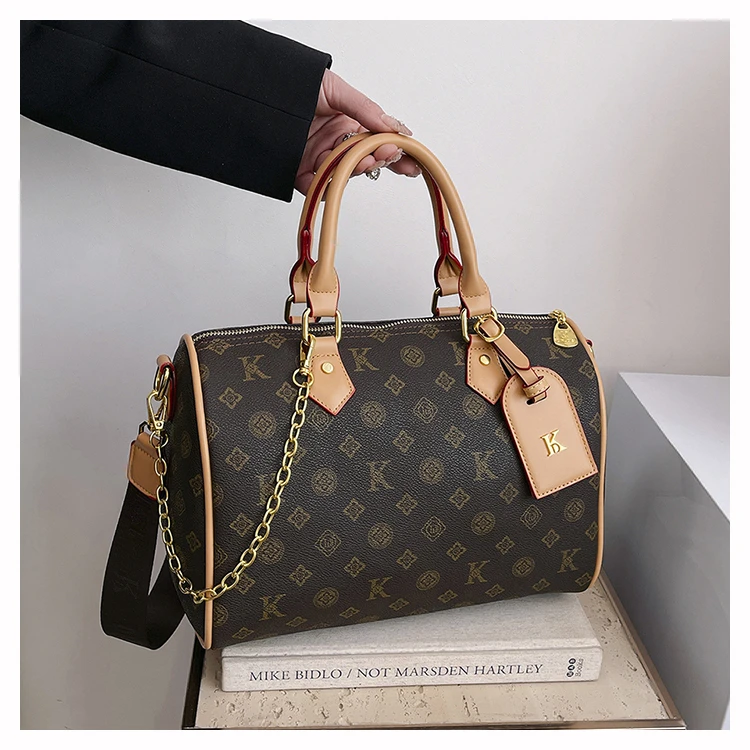 Trendy Design Letter Logo Minimalist Diaper Bags Ladies Luxury Brand Leather Commuter Bag Elegant Crossbody