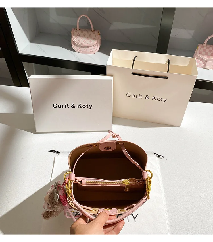 Trendy Parisian Elegant Diaper Bag For Women Chic Leather Crossbody Handbag Designer Minimalist Vintage Style Large Tote Bag