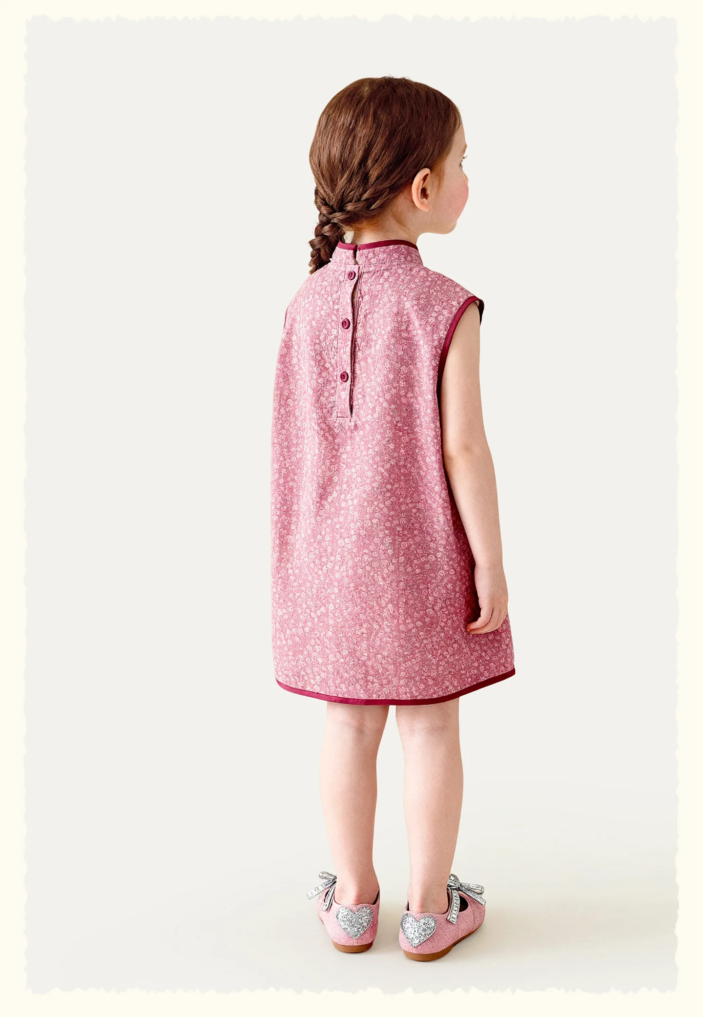 Amila 2026 Summer New Girls' Dress, New Chinese Style Retro Pattern Pan Buckle Stand Up Collar Cheongsam Skirt