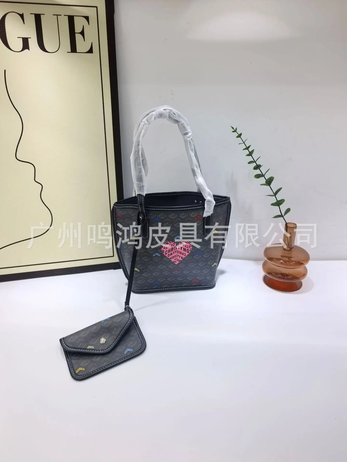 Designer Minimalist Elegant Diaper Bag: Luxury Crossbody Bag For Women With Vintage Style And Large Capacity Messenger Tote