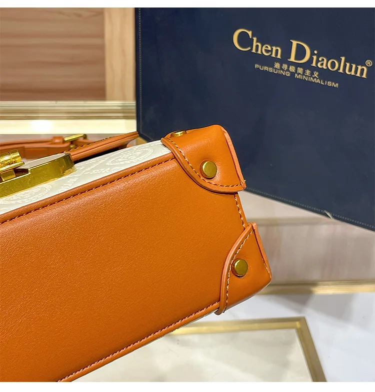 Elegant Simple Designer Tote Diaper Bag for Women Luxury Leather Large Capacity Stylish Crossbody Handbag for Minimalist Moms