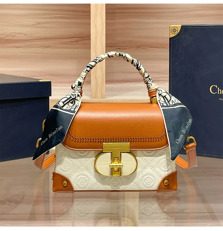 Elegant Simple Designer Tote Diaper Bag for Women Luxury Leather Large Capacity Stylish Crossbody Handbag for Minimalist Moms