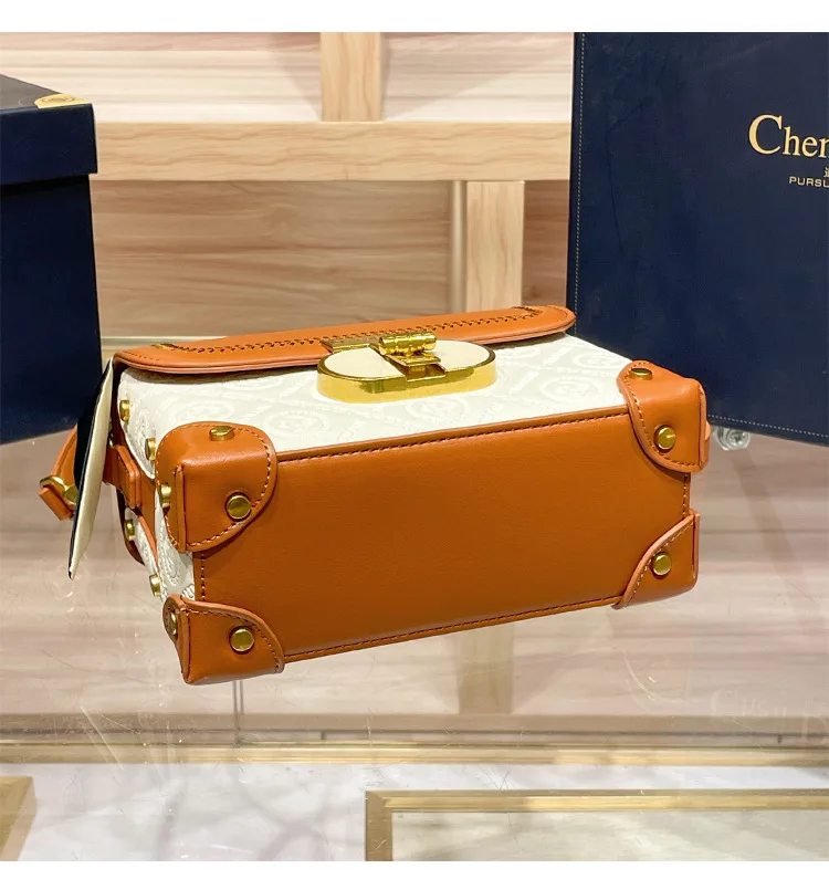 Elegant Simple Designer Tote Diaper Bag for Women Luxury Leather Large Capacity Stylish Crossbody Handbag for Minimalist Moms