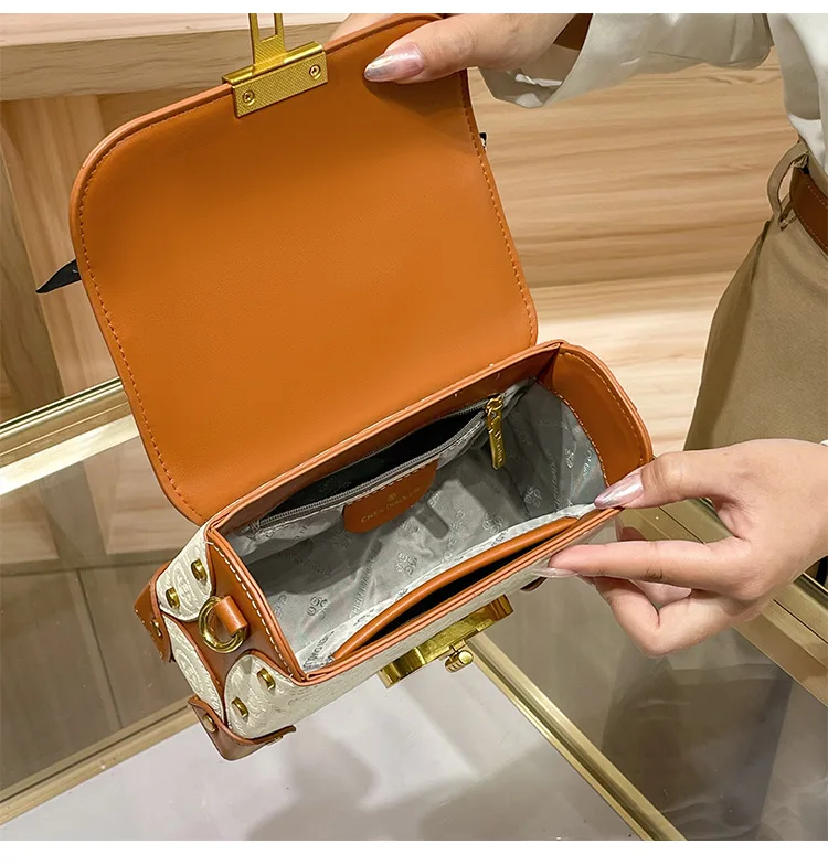 Elegant Simple Designer Tote Diaper Bag for Women Luxury Leather Large Capacity Stylish Crossbody Handbag for Minimalist Moms