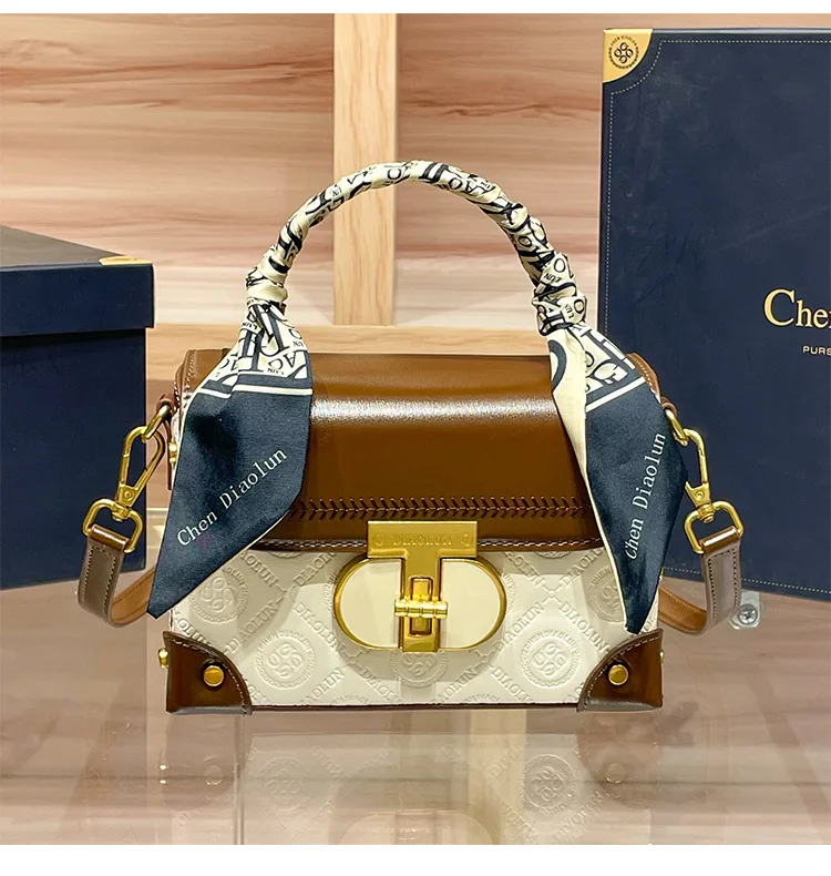 Elegant Simple Designer Tote Diaper Bag for Women Luxury Leather Large Capacity Stylish Crossbody Handbag for Minimalist Moms