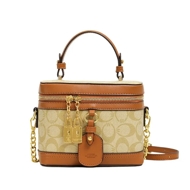 Modern trendy zipper crossbody bag with luxurious design chain strap shoulder bag, women's outdoor casual handbag