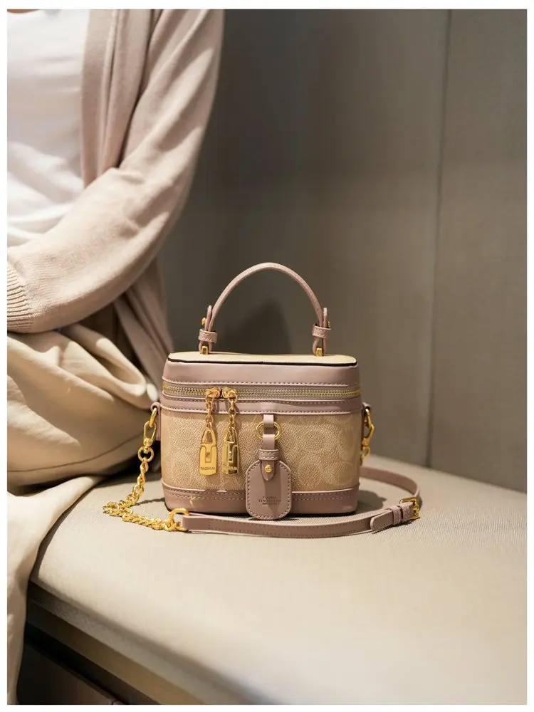 Modern trendy zipper crossbody bag with luxurious design chain strap shoulder bag, women's outdoor casual handbag