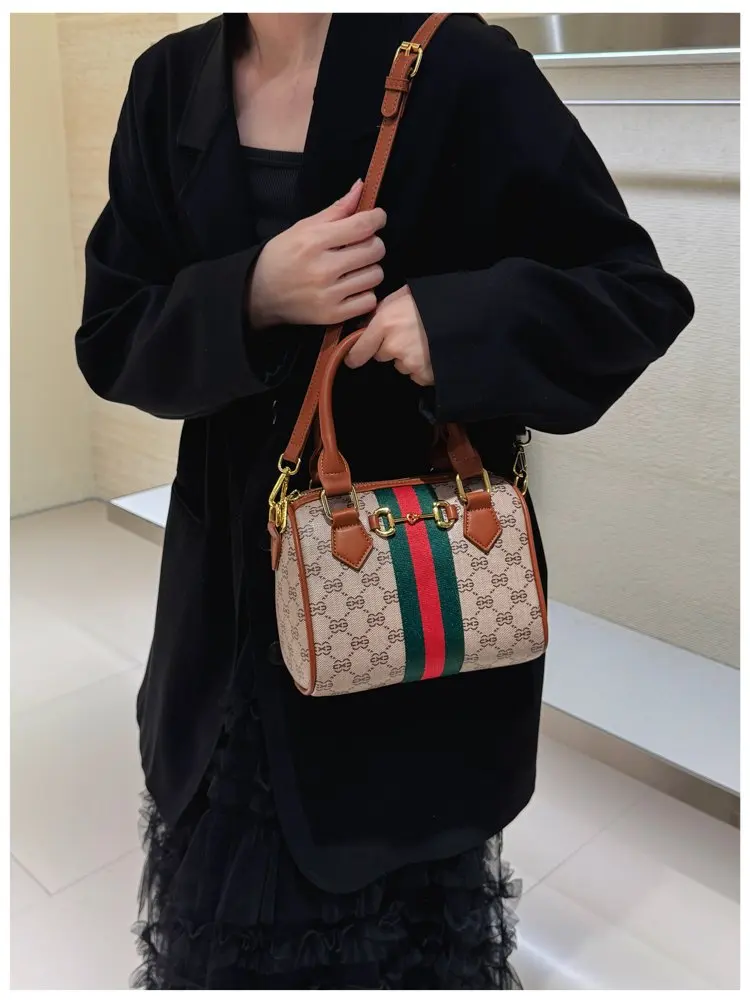 Designer Stylish Diaper Bag: Elegant Crossbody Messenger Bag For Women With Minimalist Vintage Look And Large Tote Capacity