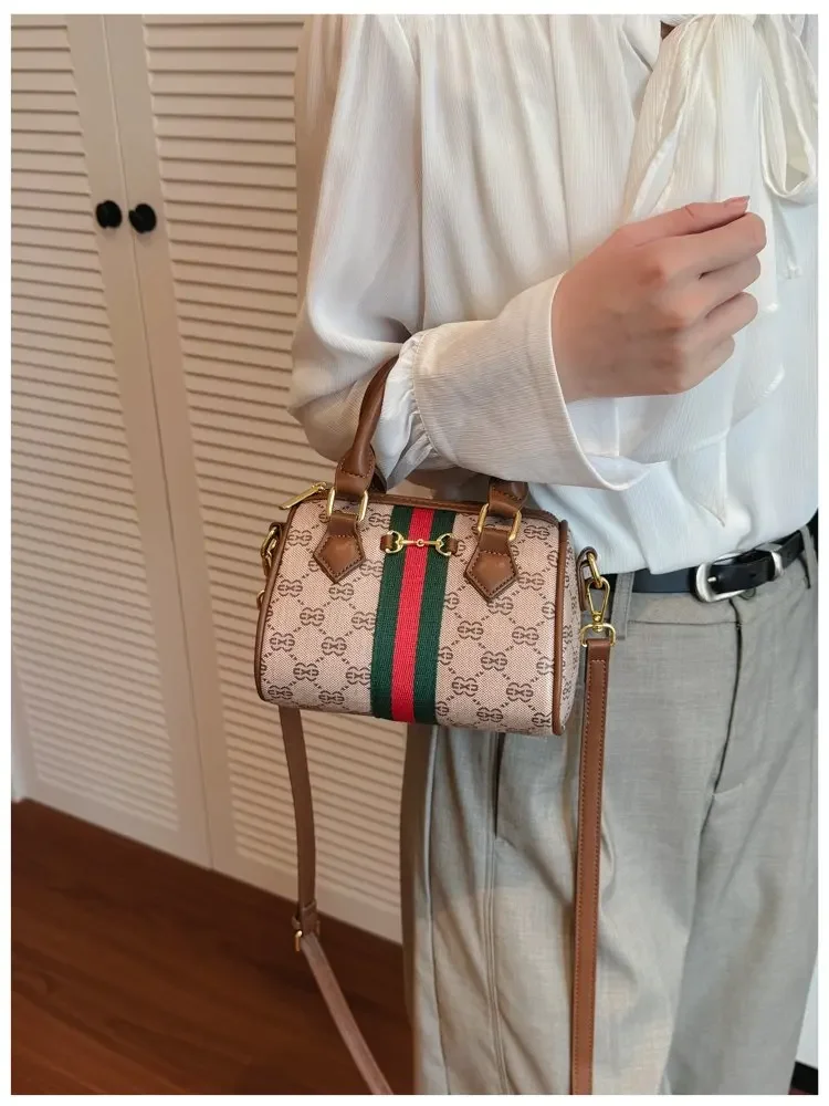 Designer Stylish Diaper Bag: Elegant Crossbody Messenger Bag For Women With Minimalist Vintage Look And Large Tote Capacity