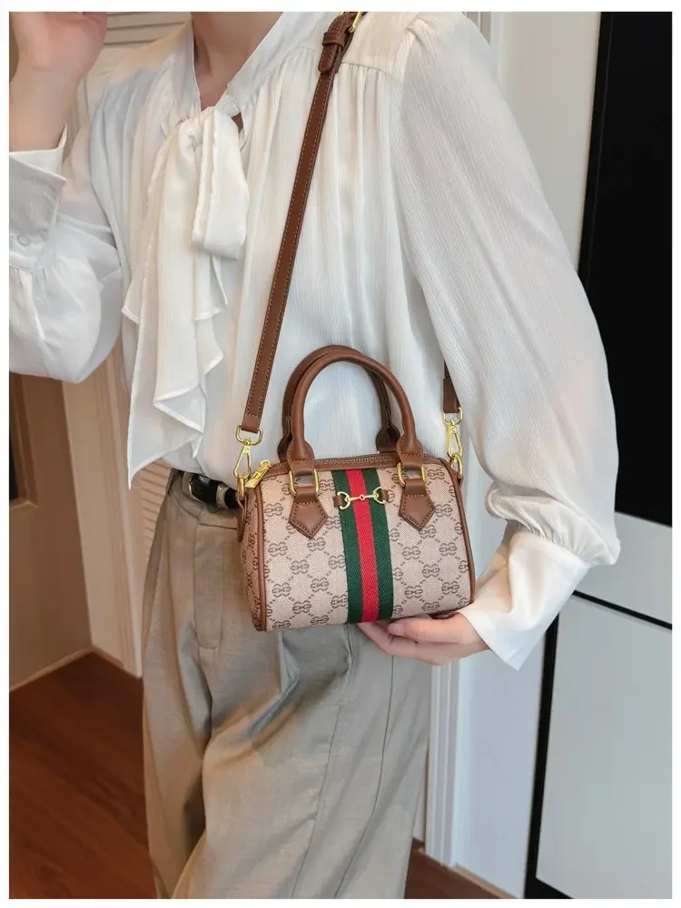 Designer Stylish Diaper Bag: Elegant Crossbody Messenger Bag For Women With Minimalist Vintage Look And Large Tote Capacity
