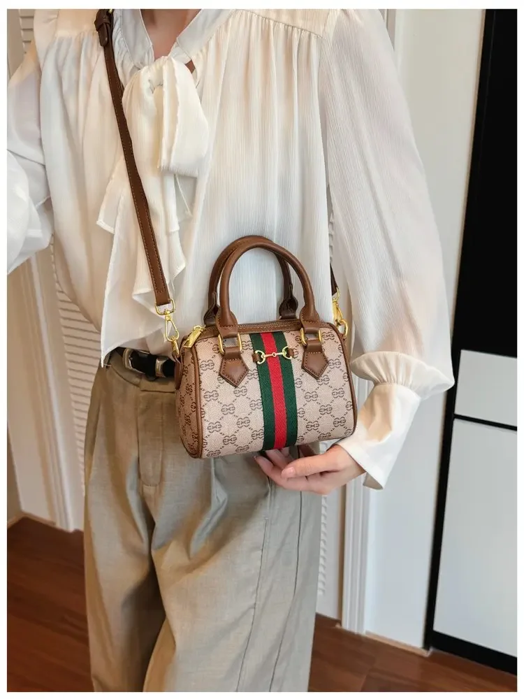 Designer Stylish Diaper Bag: Elegant Crossbody Messenger Bag For Women With Minimalist Vintage Look And Large Tote Capacity
