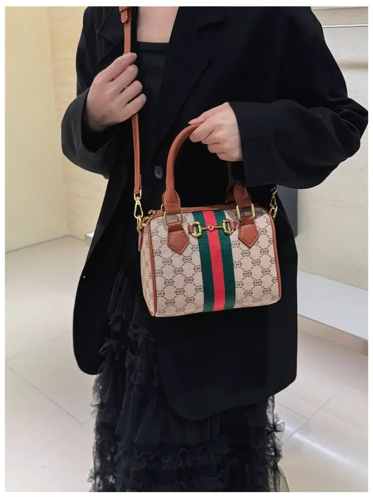 Designer Stylish Diaper Bag: Elegant Crossbody Messenger Bag For Women With Minimalist Vintage Look And Large Tote Capacity