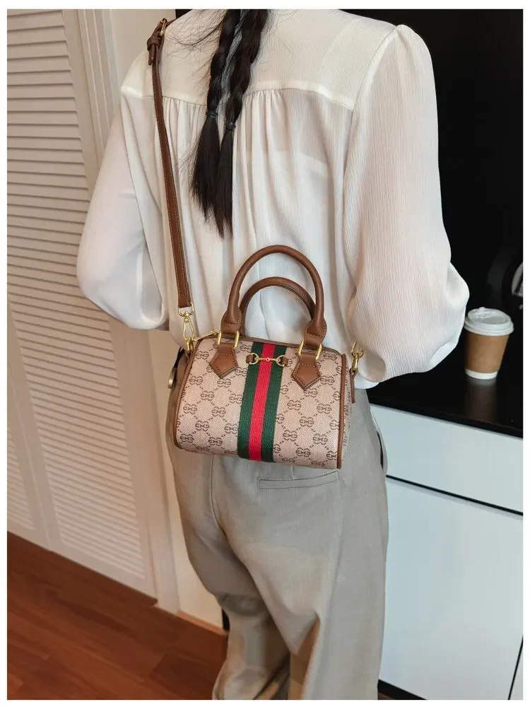 Designer Stylish Diaper Bag: Elegant Crossbody Messenger Bag For Women With Minimalist Vintage Look And Large Tote Capacity