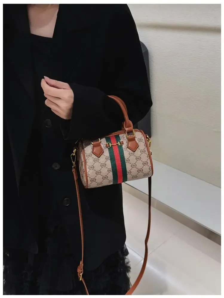 Designer Stylish Diaper Bag: Elegant Crossbody Messenger Bag For Women With Minimalist Vintage Look And Large Tote Capacity