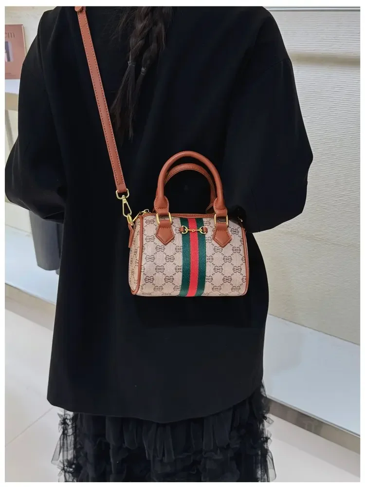 Designer Stylish Diaper Bag: Elegant Crossbody Messenger Bag For Women With Minimalist Vintage Look And Large Tote Capacity