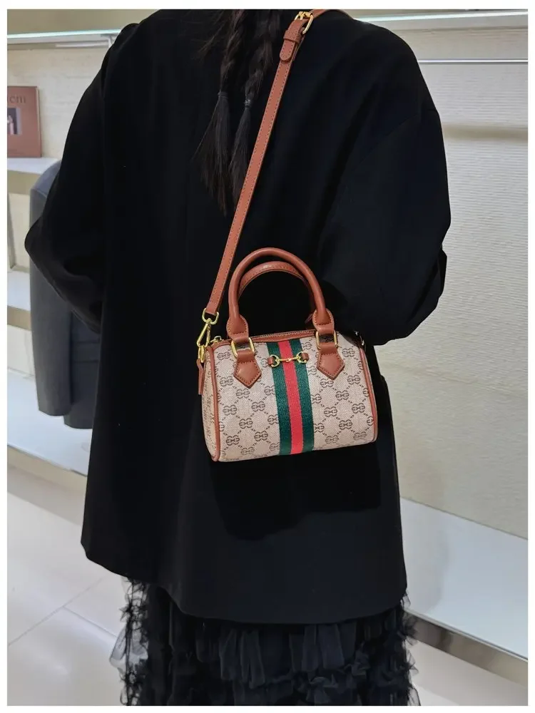 Designer Stylish Diaper Bag: Elegant Crossbody Messenger Bag For Women With Minimalist Vintage Look And Large Tote Capacity