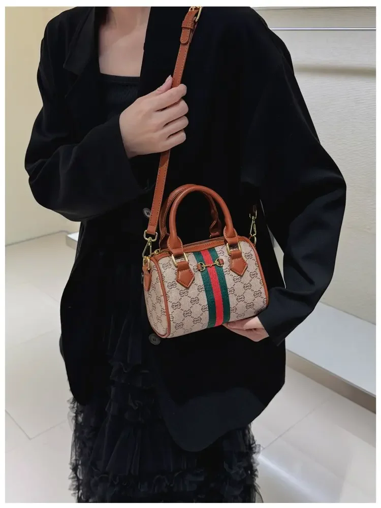 Designer Stylish Diaper Bag: Elegant Crossbody Messenger Bag For Women With Minimalist Vintage Look And Large Tote Capacity