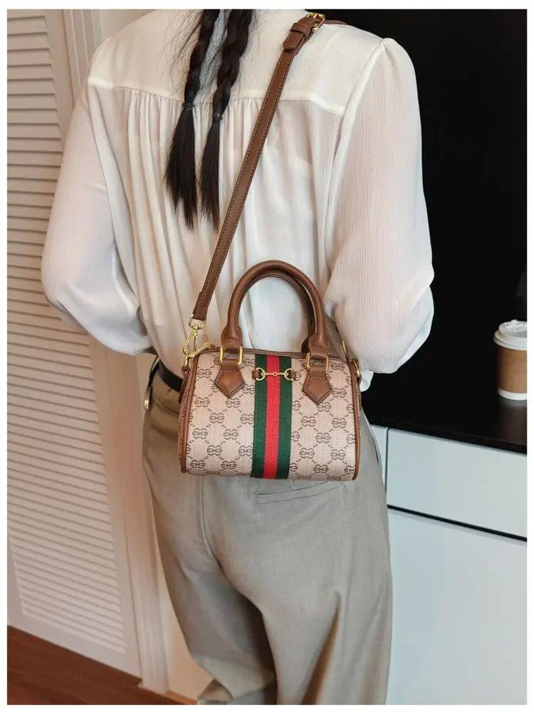 Designer Stylish Diaper Bag: Elegant Crossbody Messenger Bag For Women With Minimalist Vintage Look And Large Tote Capacity