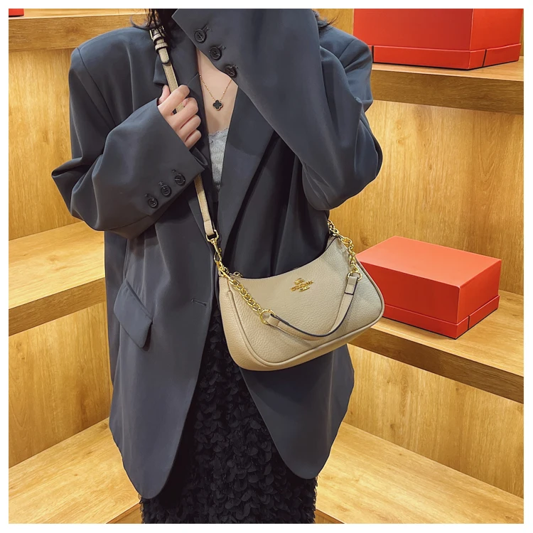 Elegant Women's Leather Classic Designer Shoulder Tote Bag Luxury Fashion Crossbody Handbag For Modern Outfits Diaper Bags