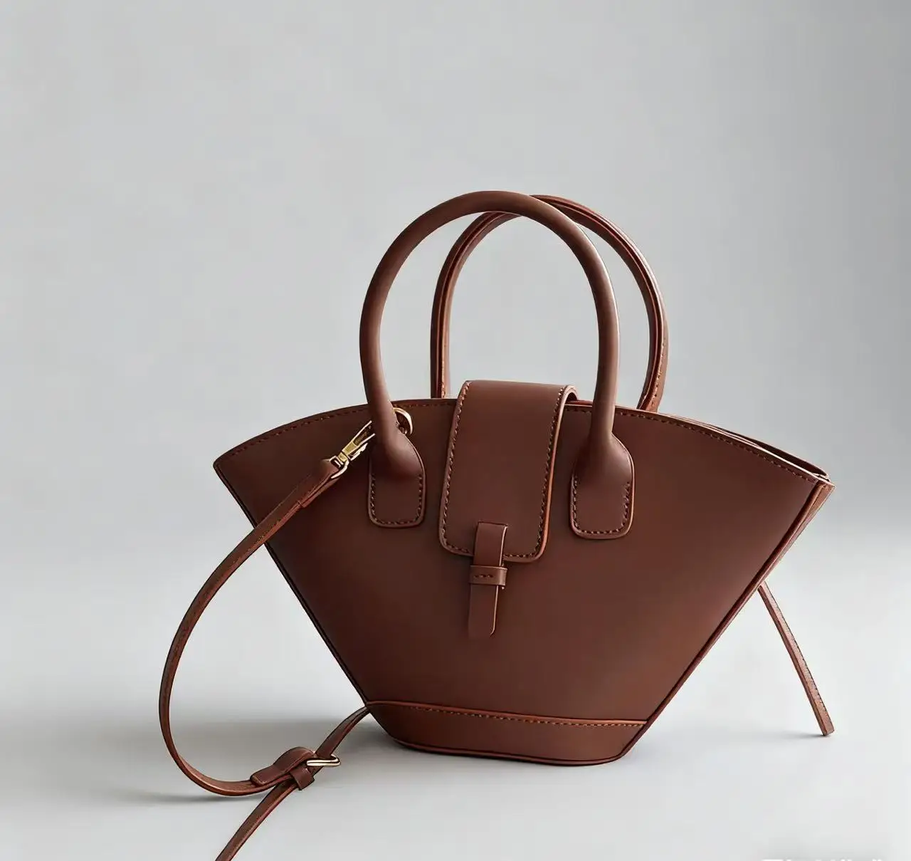 Chic Leather Simple Handbag Elegant Design Parisian Inspired Can Be Used As A Glamorous And Fashionable Diaper Bag