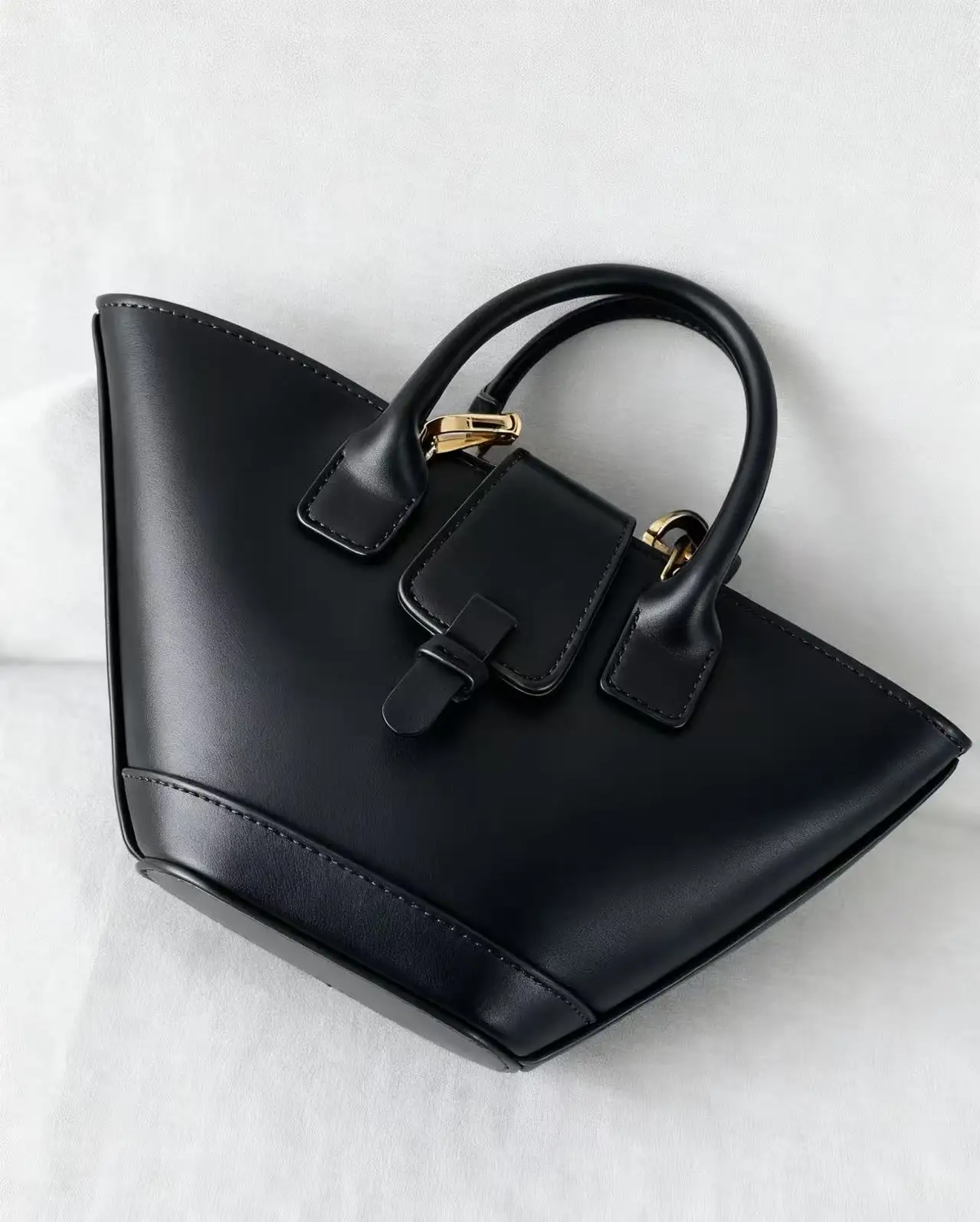 Chic Leather Simple Handbag Elegant Design Parisian Inspired Can Be Used As A Glamorous And Fashionable Diaper Bag