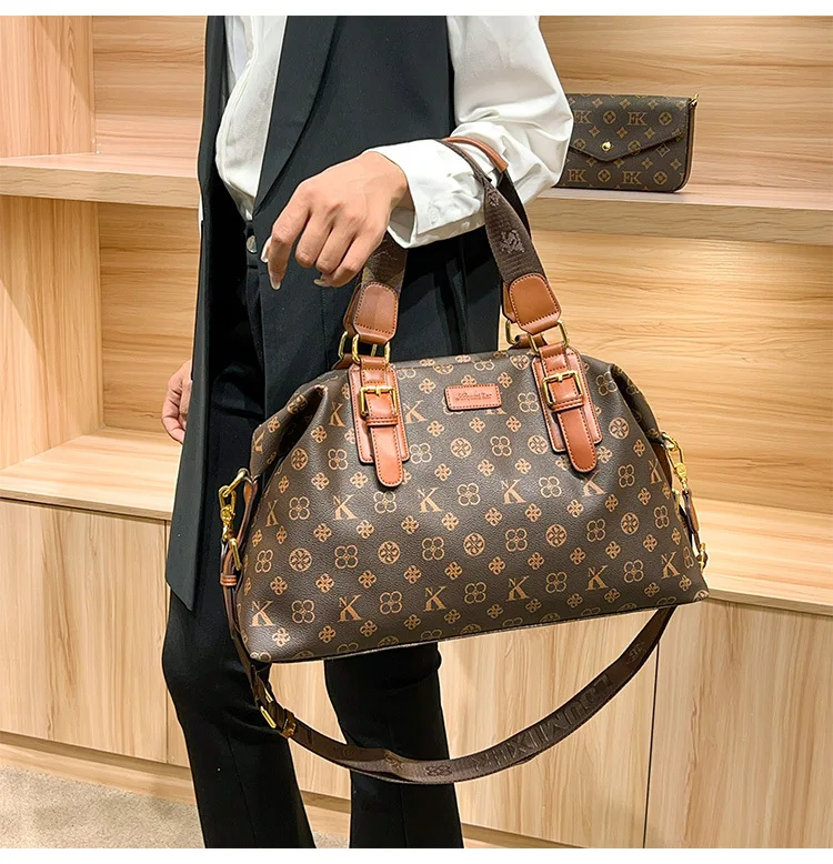 Trendy Paris Fashion Diaper Bag For Women Elegant Leather Crossbody Handbag Designer Minimalist Retro Messenger Purse And Tote