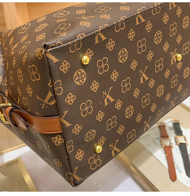 Trendy Paris Fashion Diaper Bag For Women Elegant Leather Crossbody Handbag Designer Minimalist Retro Messenger Purse And Tote