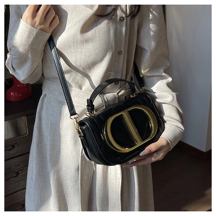 Luxury women's chain shoulder bag, classic designer leather crossbody bag, elegant and trendy style handbag