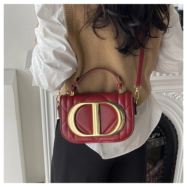 Luxury women's chain shoulder bag, classic designer leather crossbody bag, elegant and trendy style handbag