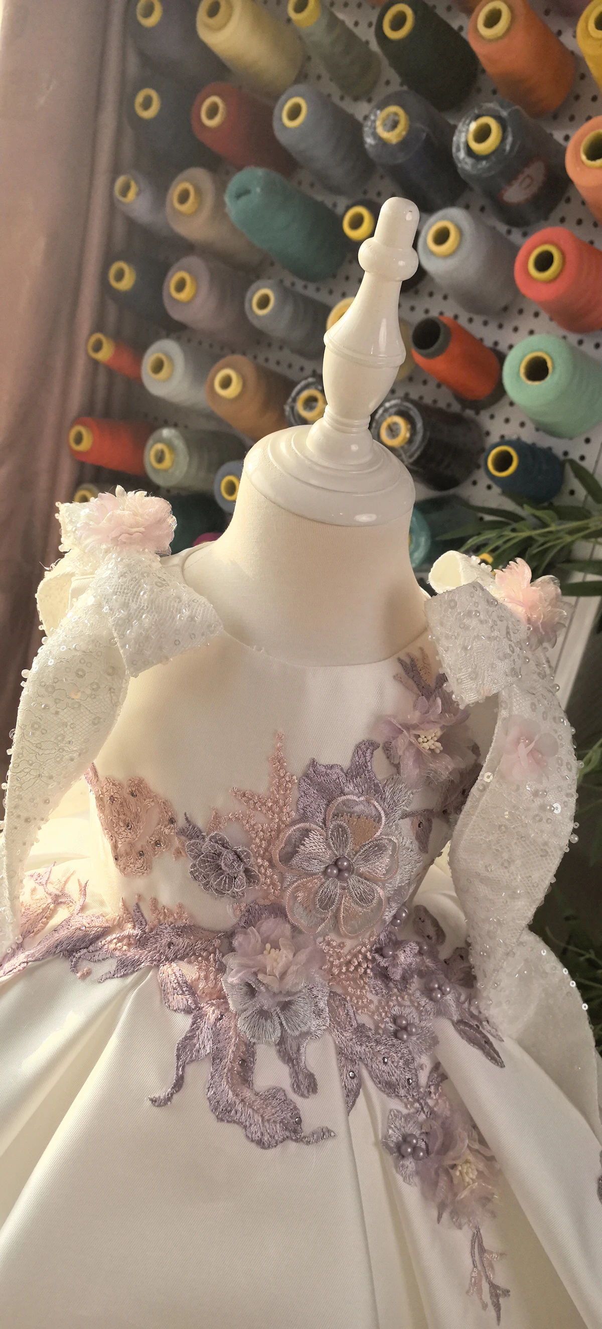 White Children's Princess Flower Dress Embroidered Girls' One-Year Birthday Sleeveless Tutu Dress High-end Dress for Show