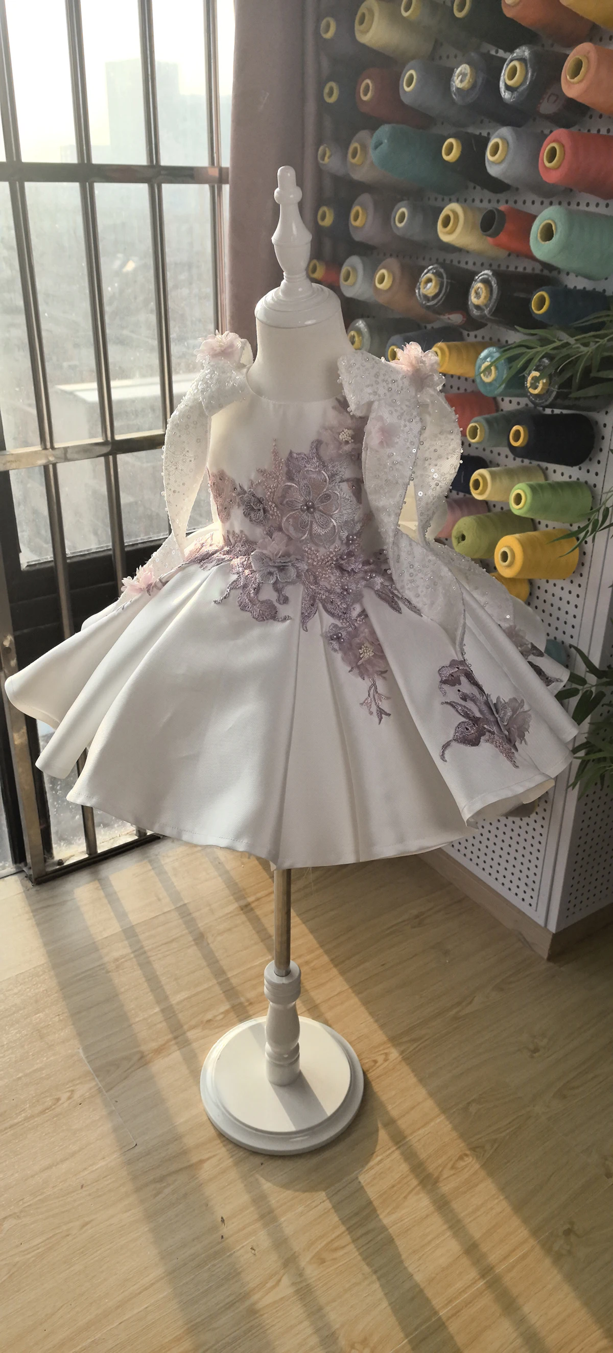 White Children's Princess Flower Dress Embroidered Girls' One-Year Birthday Sleeveless Tutu Dress High-end Dress for Show