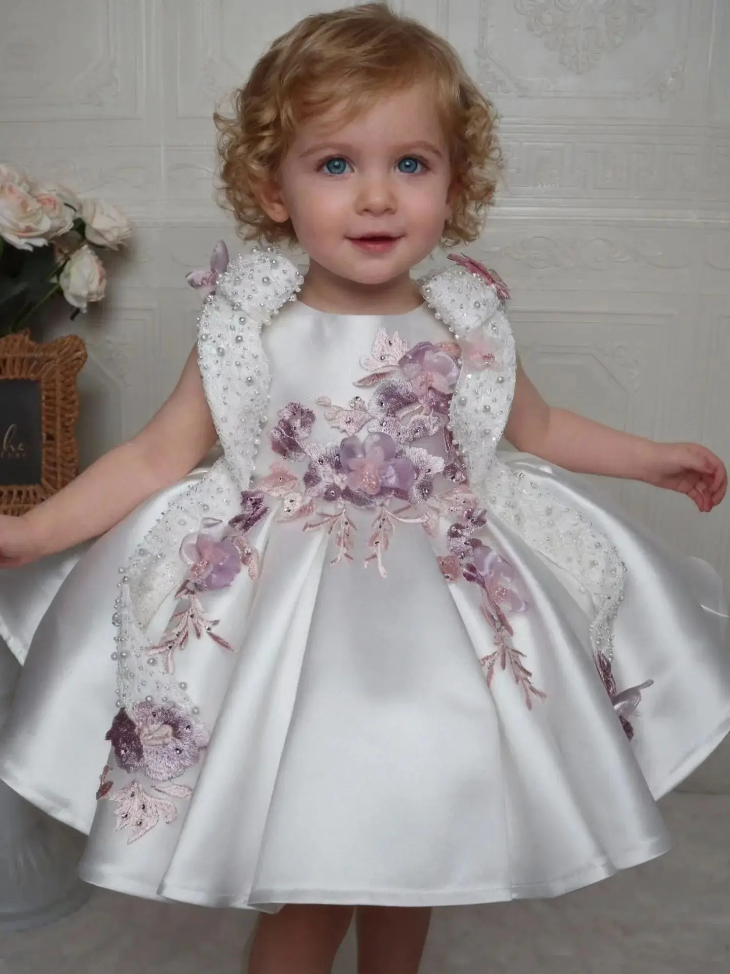 White Children's Princess Flower Dress Embroidered Girls' One-Year Birthday Sleeveless Tutu Dress High-end Dress for Show