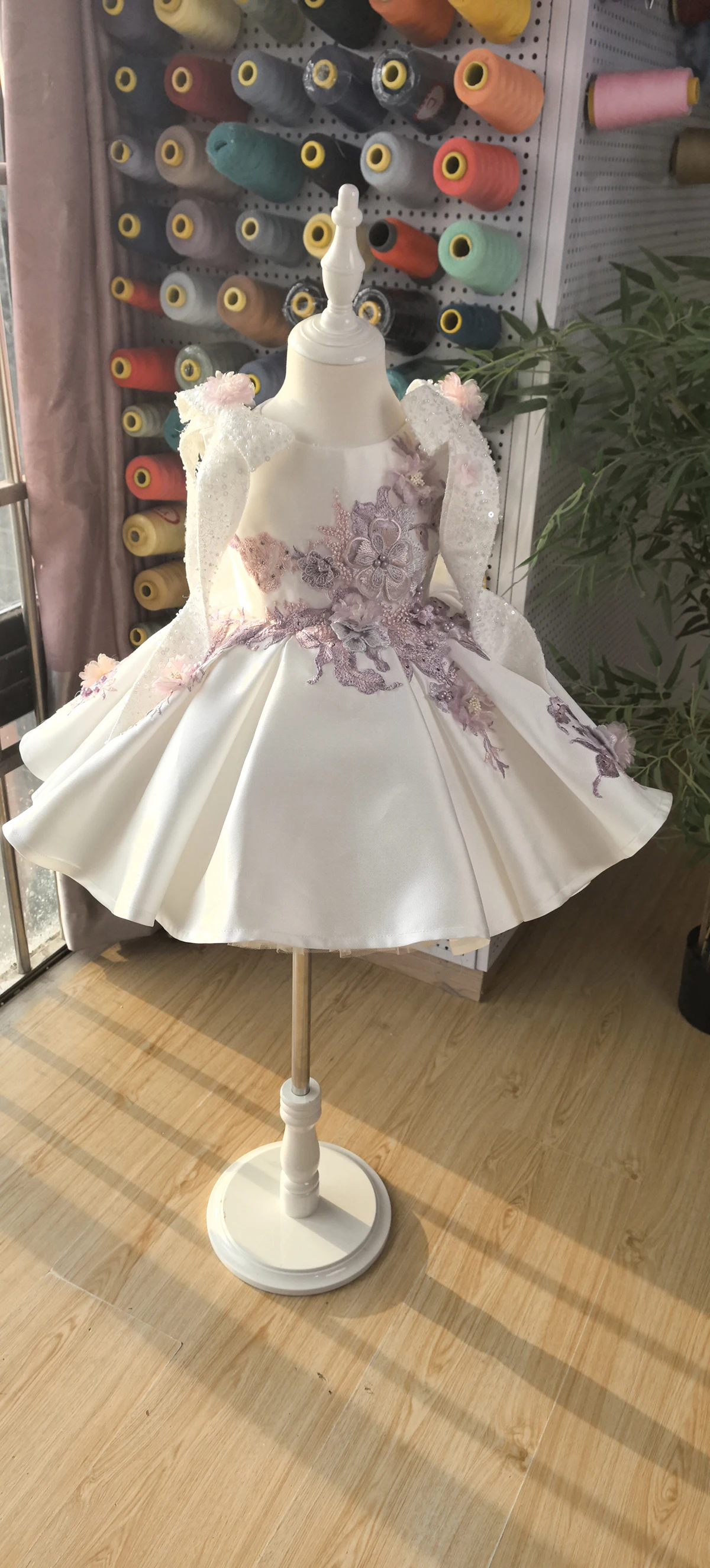 White Children's Princess Flower Dress Embroidered Girls' One-Year Birthday Sleeveless Tutu Dress High-end Dress for Show