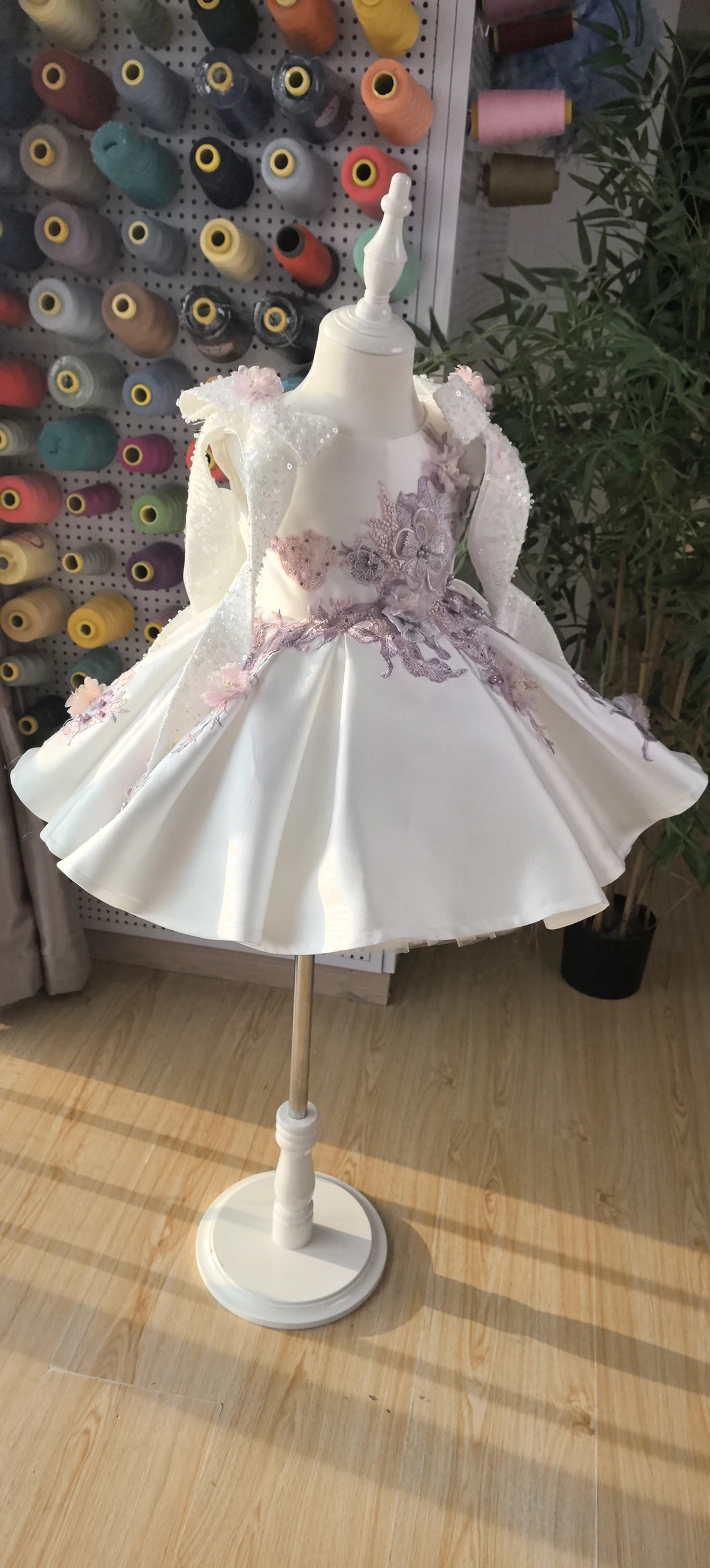 White Children's Princess Flower Dress Embroidered Girls' One-Year Birthday Sleeveless Tutu Dress High-end Dress for Show