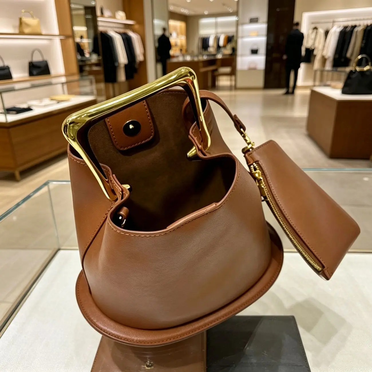 Elegant Vintage Designer Diaper Bag: Luxury Crossbody Messenger Bag For Women With Unique Style And Large Capacity For Tote